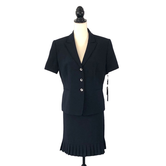 Tahari ASL Navy Blue Short Sleeve Skirt Suit with Pleat Detail Size 14P - Picture 2 of 16